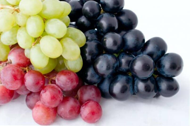 diferentes colores de uvas